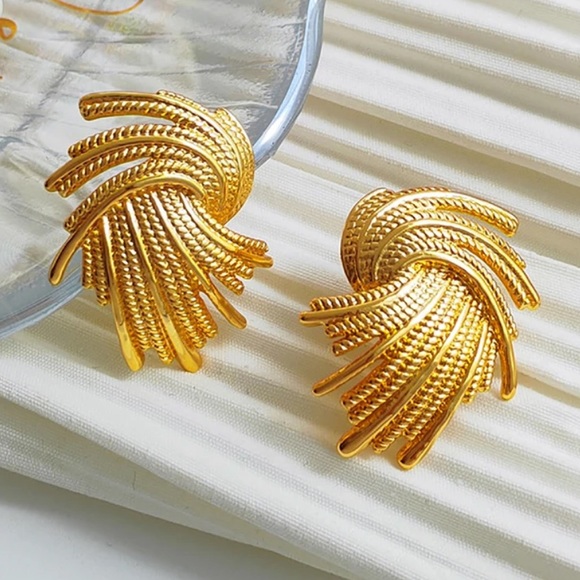 Leaf earrings - Picture 3 of 3